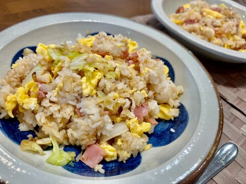 余ったご飯で♪キャベツとベーコンのチャーハン